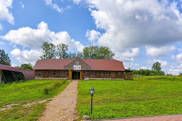 Barn Roofing Service in Wheaton